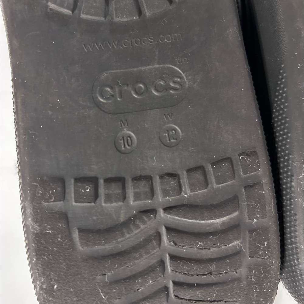 CROCS Black Fuzzy Lined Clogs - Picture 11 of 13